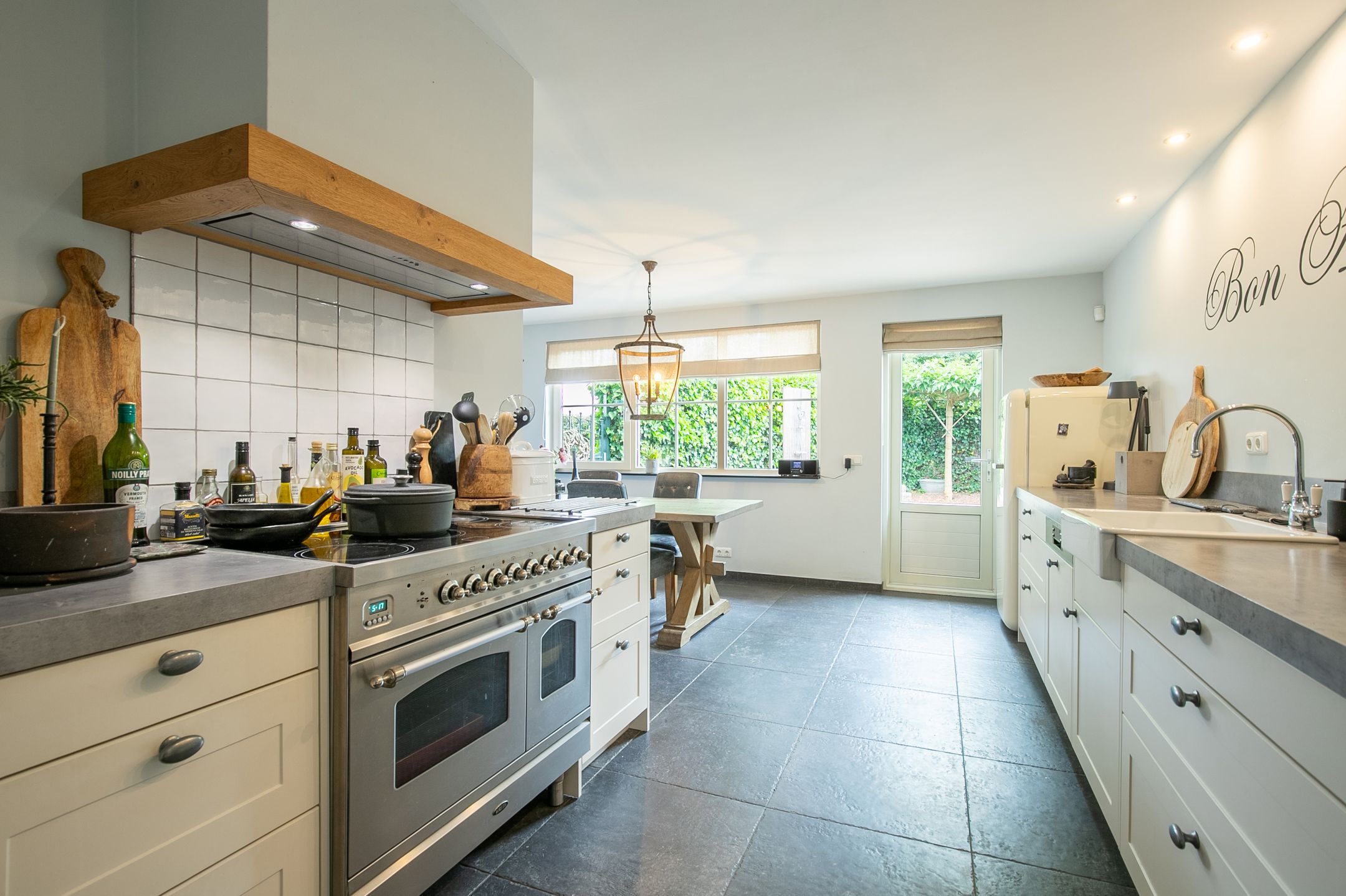 Photo 9 of Carisven 47