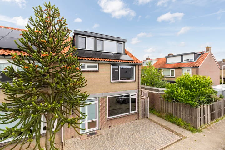 Photo 2 of van Oldenbarneveltstraat 53