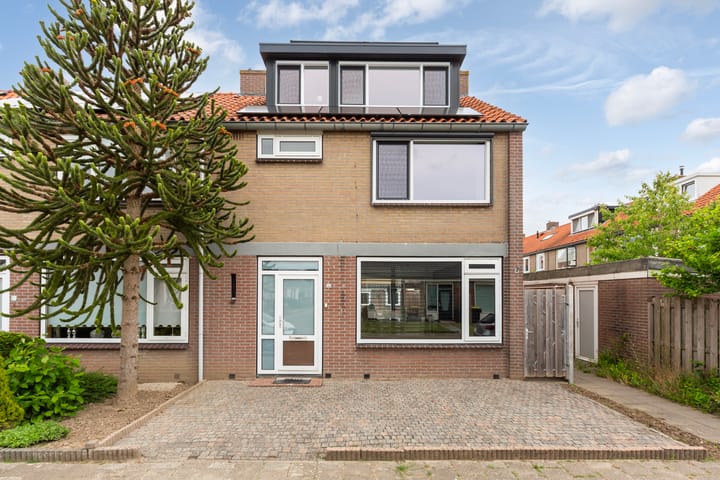 Photo 42 of van Oldenbarneveltstraat 53