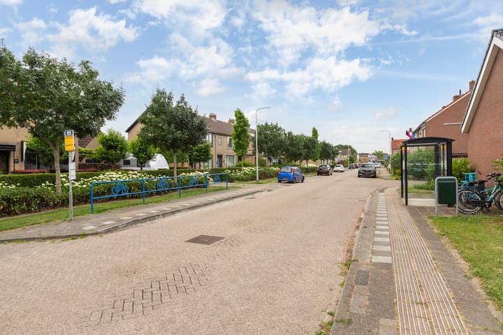 Photo 43 of van Oldenbarneveltstraat 53