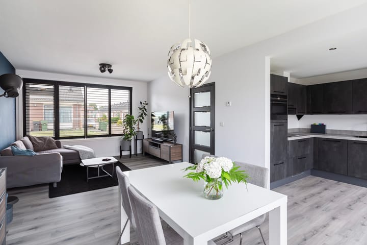 Photo 11 of van Oldenbarneveltstraat 53