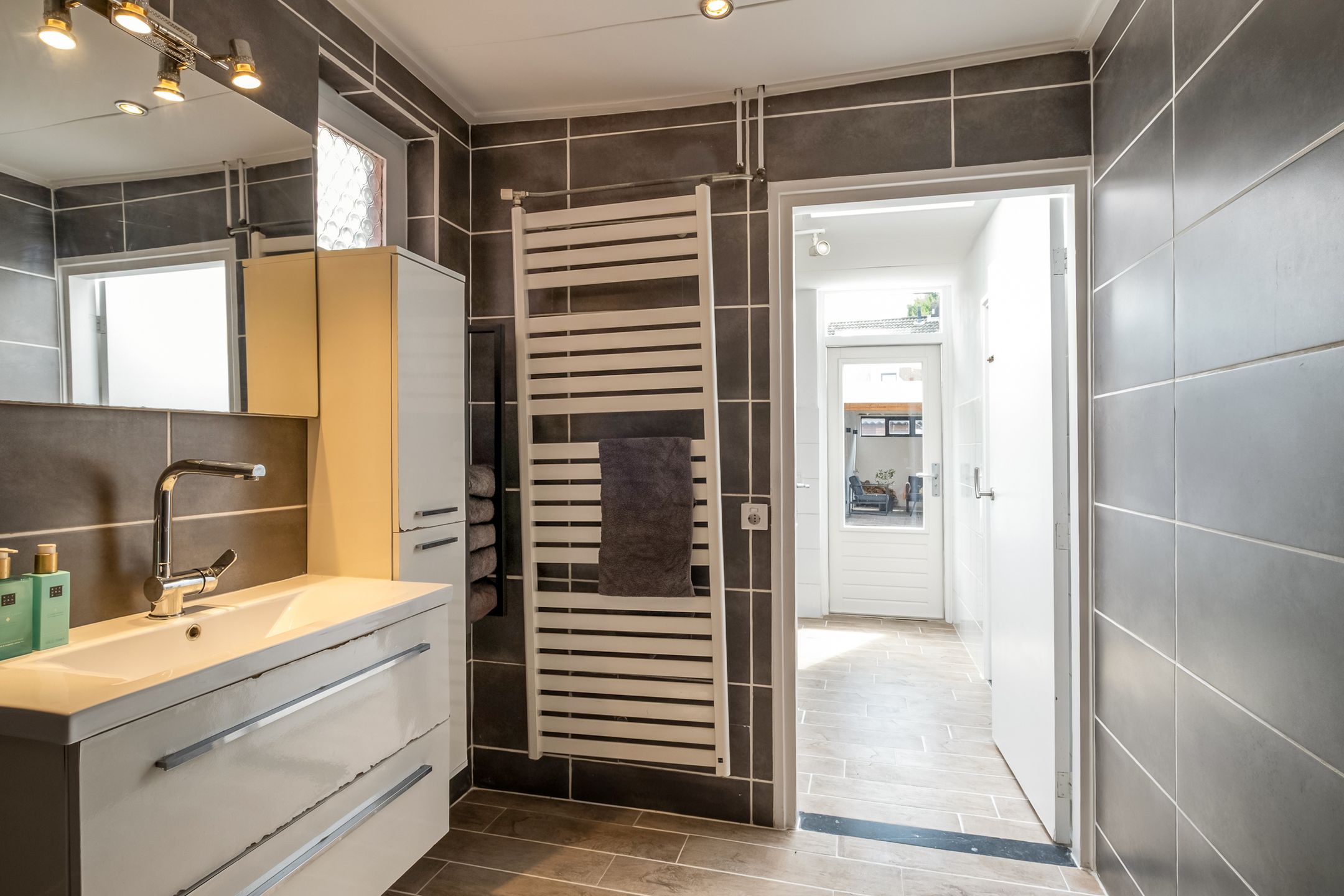 Foto 18 van Gronausestraat 243