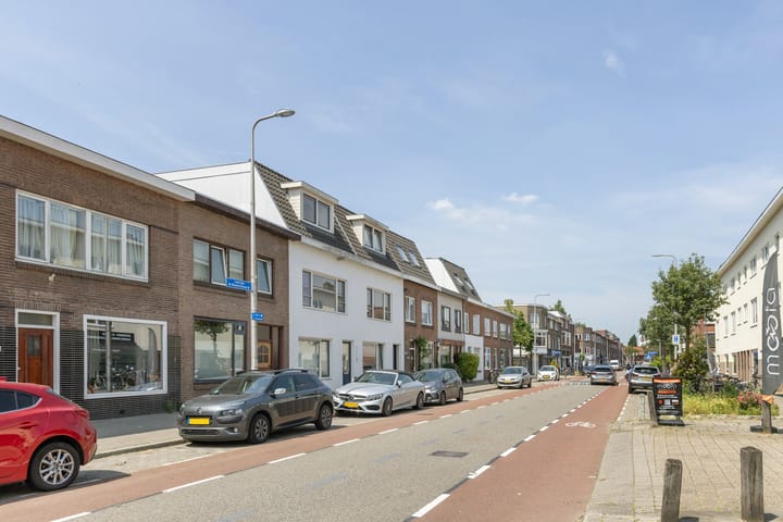 Foto 31 van Laan van Nieuw-Guinea 80-E