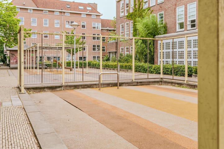 Photo 28 of Pieter van der Doesstraat 38-3