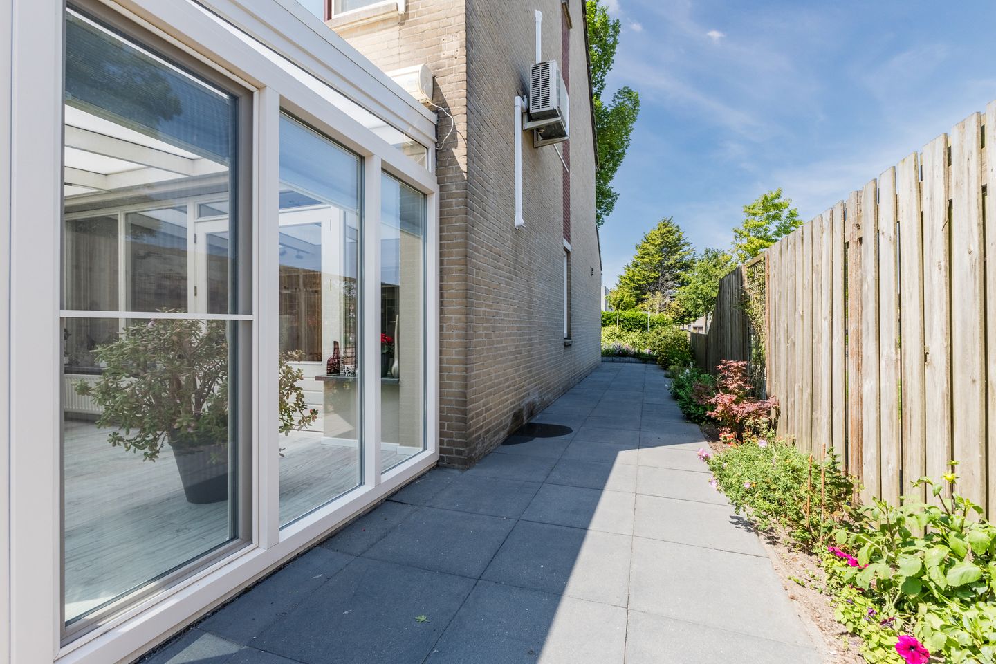 Foto 40 van Eline Vereplantsoen 41