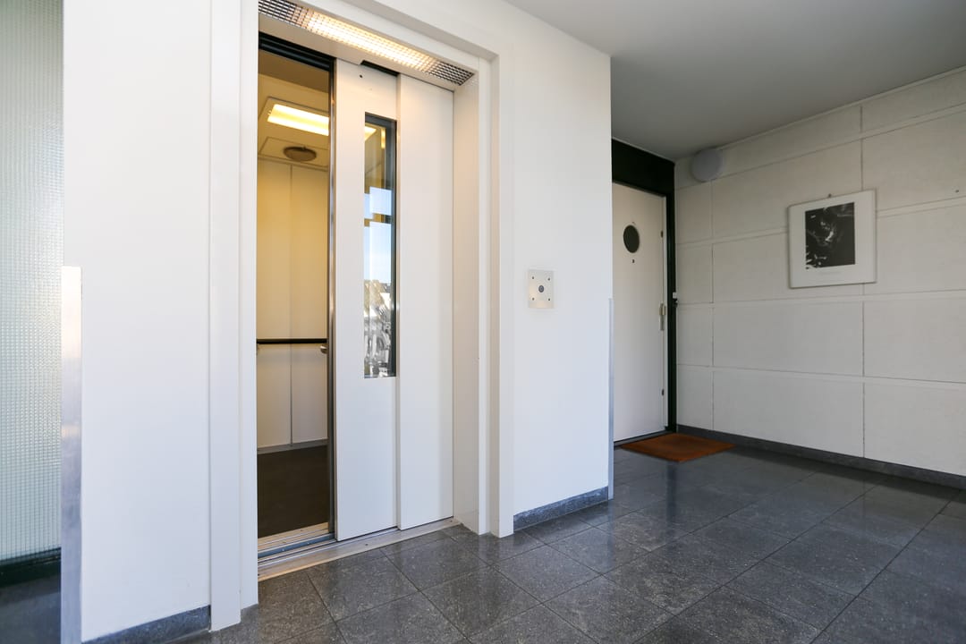 Photo 8 of Raadhuisstraat 12