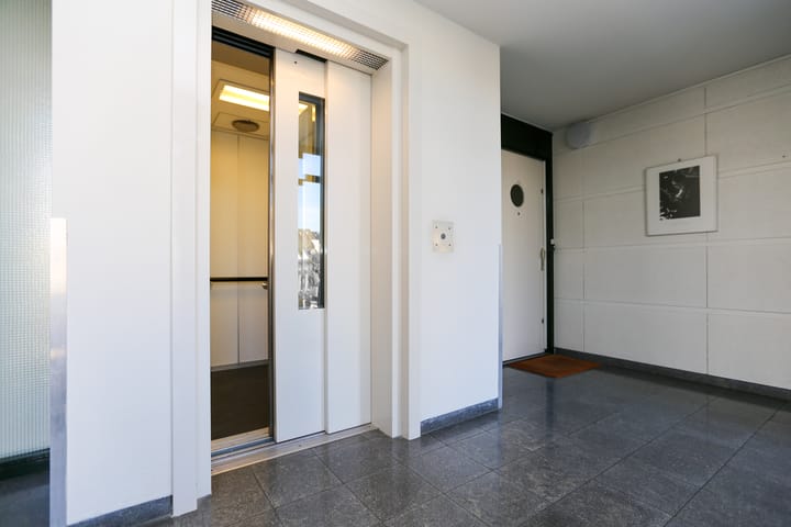 Photo 8 of Raadhuisstraat 12