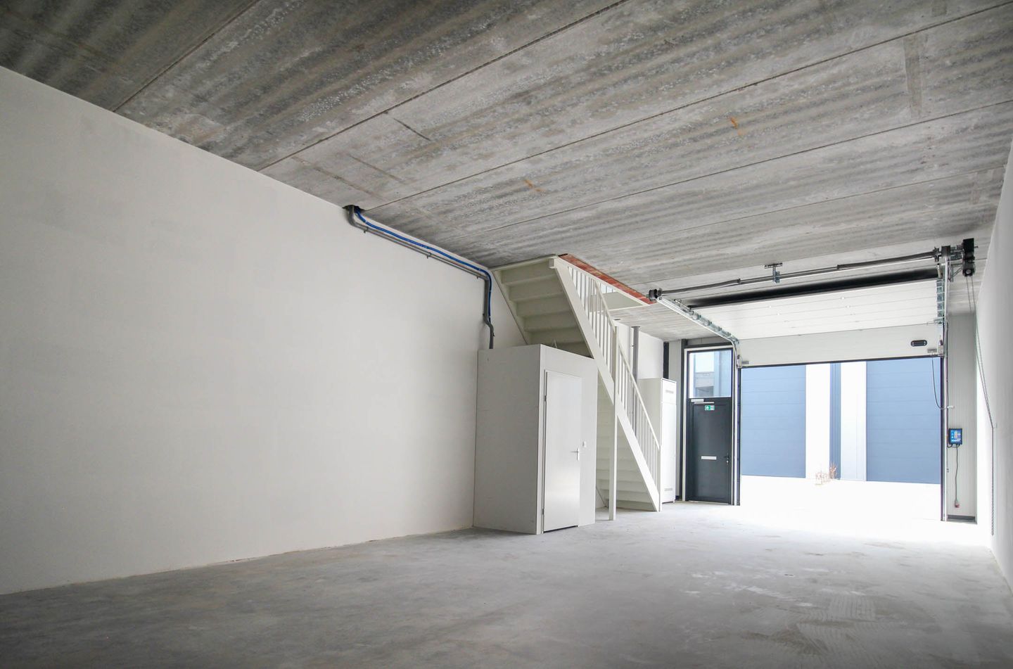 View photo 3 of Newtonstraat 90