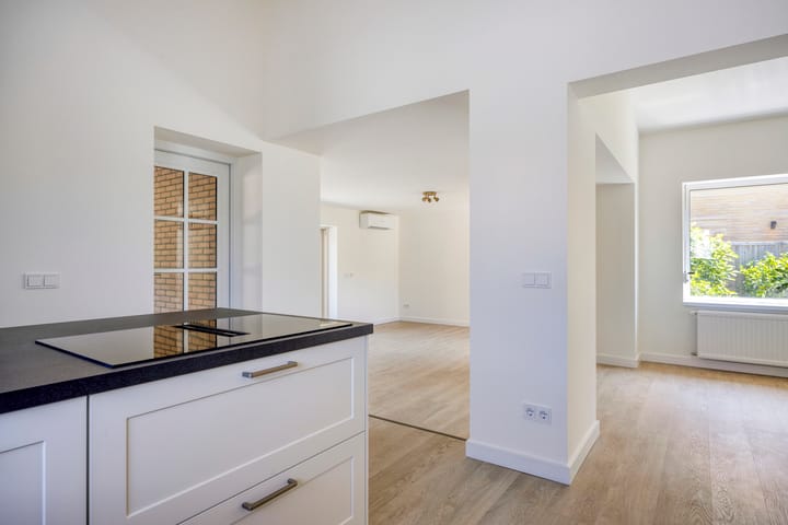 Photo 7 of Michiels van Kessenichstraat 14