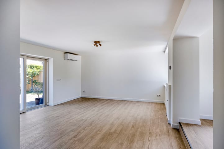 Photo 10 of Michiels van Kessenichstraat 14