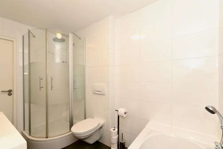 Photo 11 of Crocusstraat 16