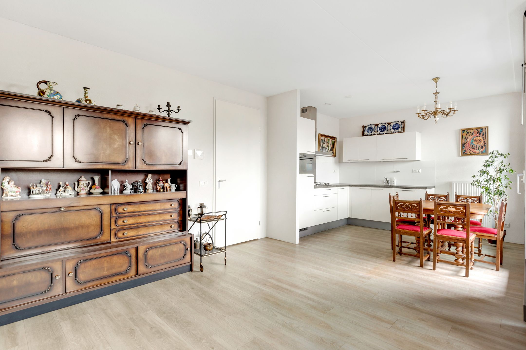 Photo 12 of Oranjelaan 13-A