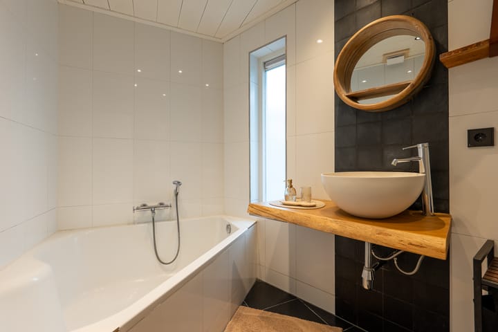 Photo 18 of Kanaalstraat 53