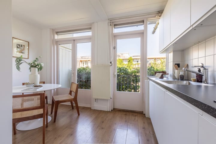 Photo 14 of Witte de Withstraat 140-2