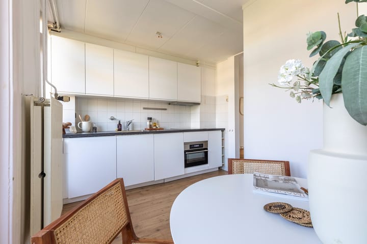 Photo 17 of Witte de Withstraat 140-2