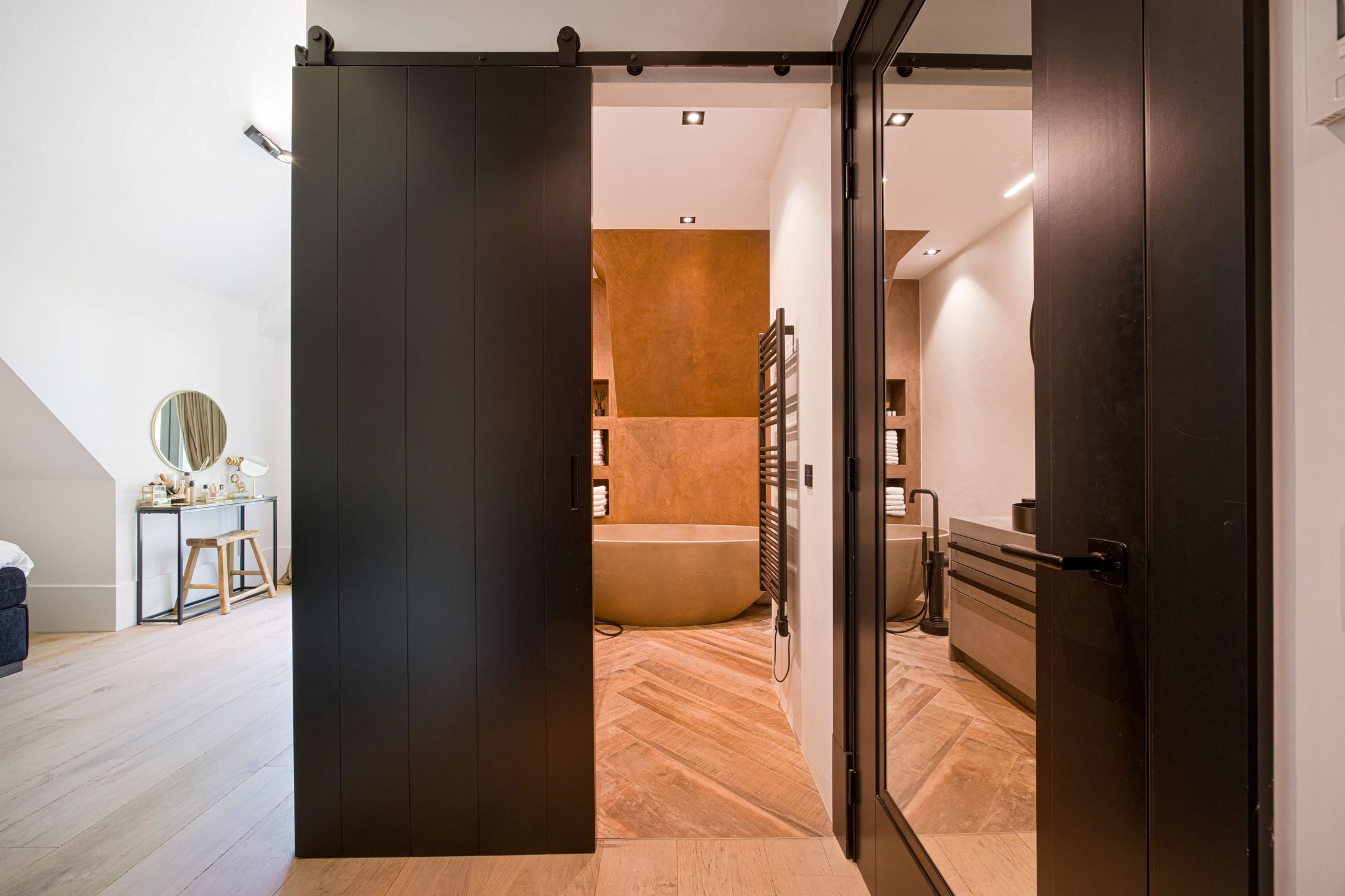 Photo 45 of Anton Mauvelaan 1