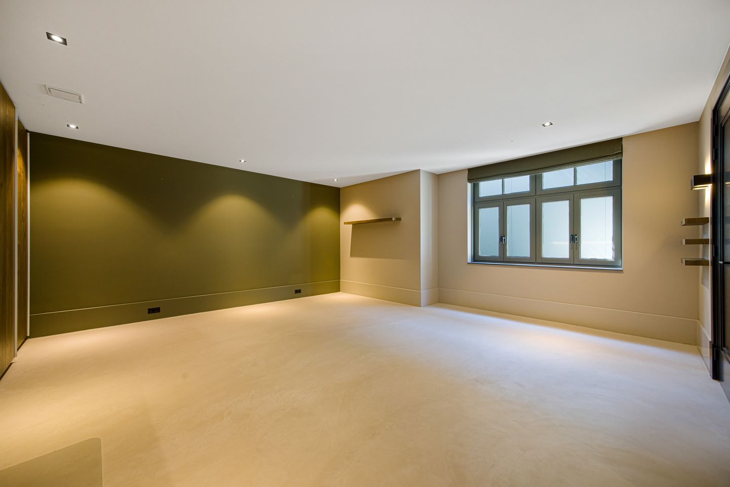 Photo 49 of Anton Mauvelaan 1