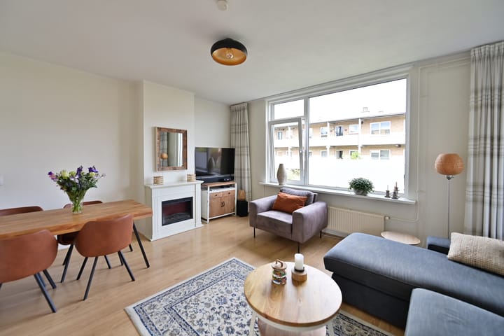 Photo 2 of C. Evertsenstraat 111