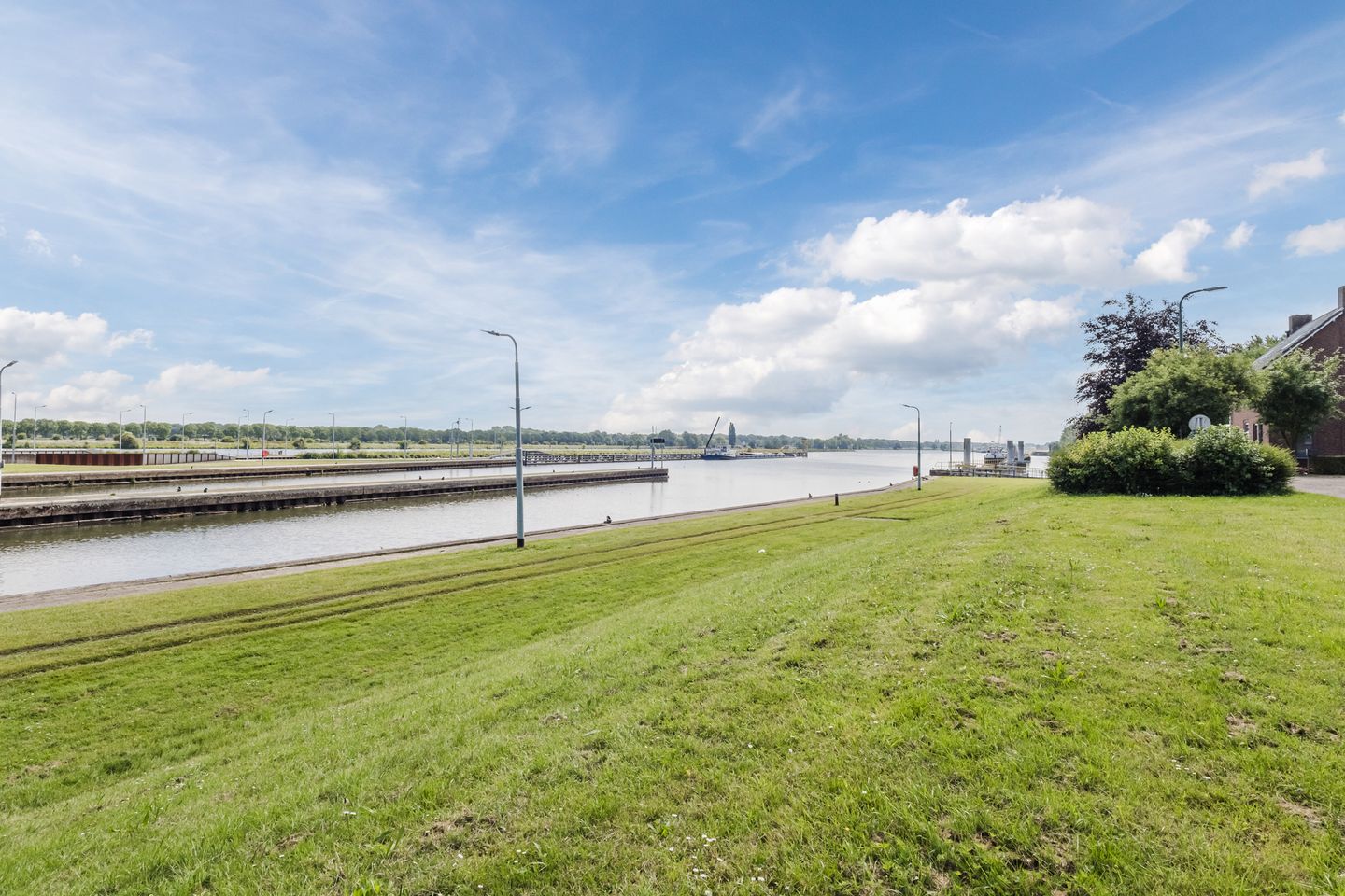 Photo 29 of Grotestraat 35-A