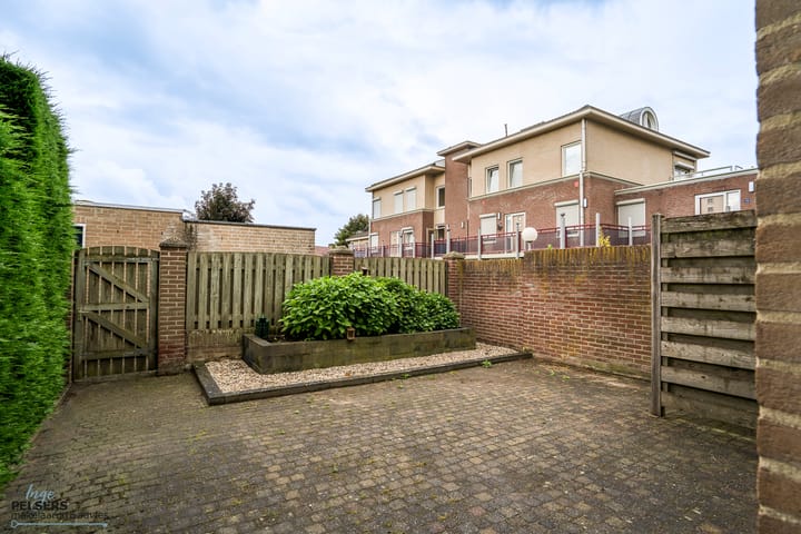 Foto 16 van Rijksweg 27-G