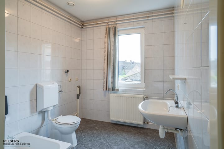 Foto 27 van Rijksweg 27-G