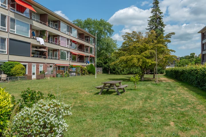 Foto 1 van Aagje Dekenlaan 34