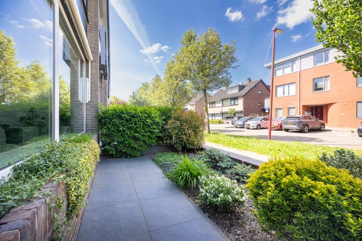 Foto 46 van Roerstraat 12