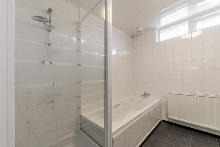 Foto 25 van v Leijdenstraat 16