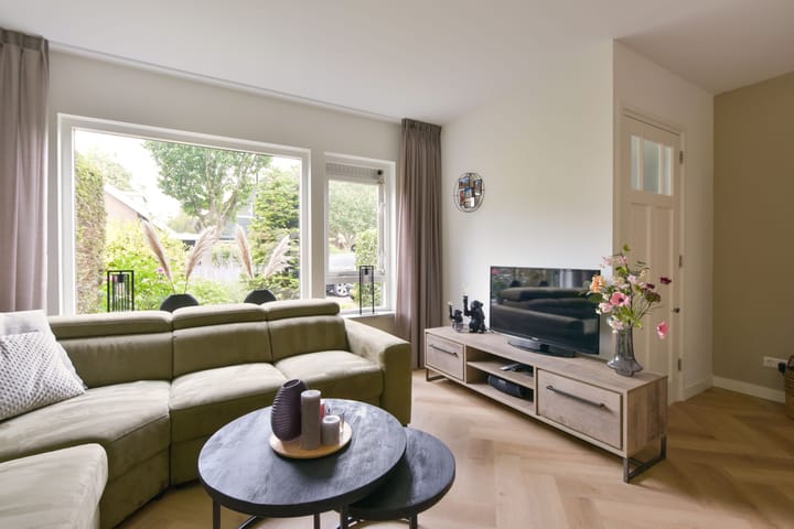 Foto 5 van Smaragd 33