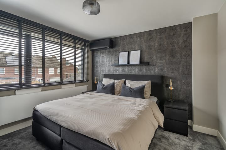 Photo 14 of Jan van Amstelstraat 84