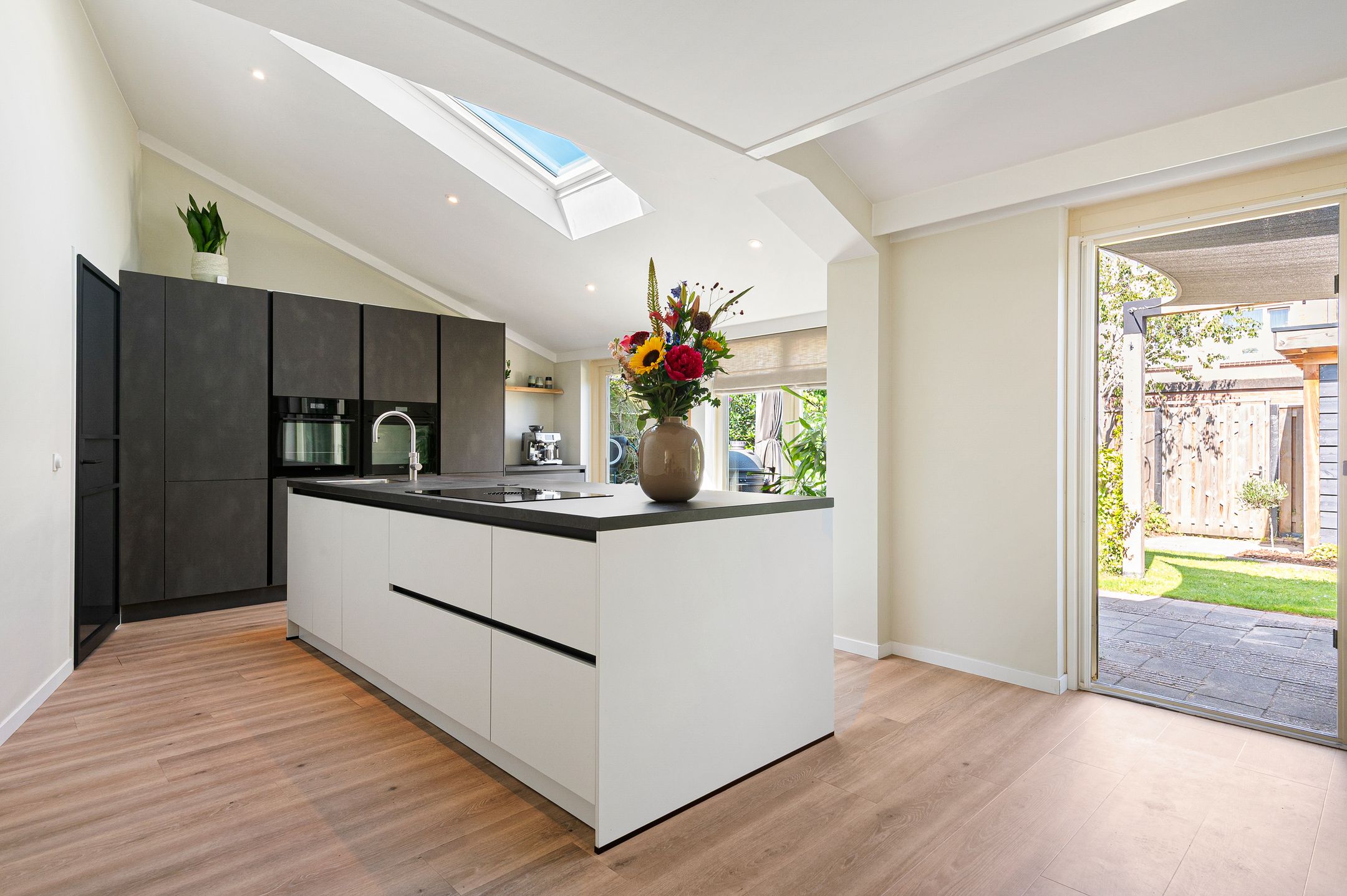 Foto 3 van Haya van Somerensingel 141