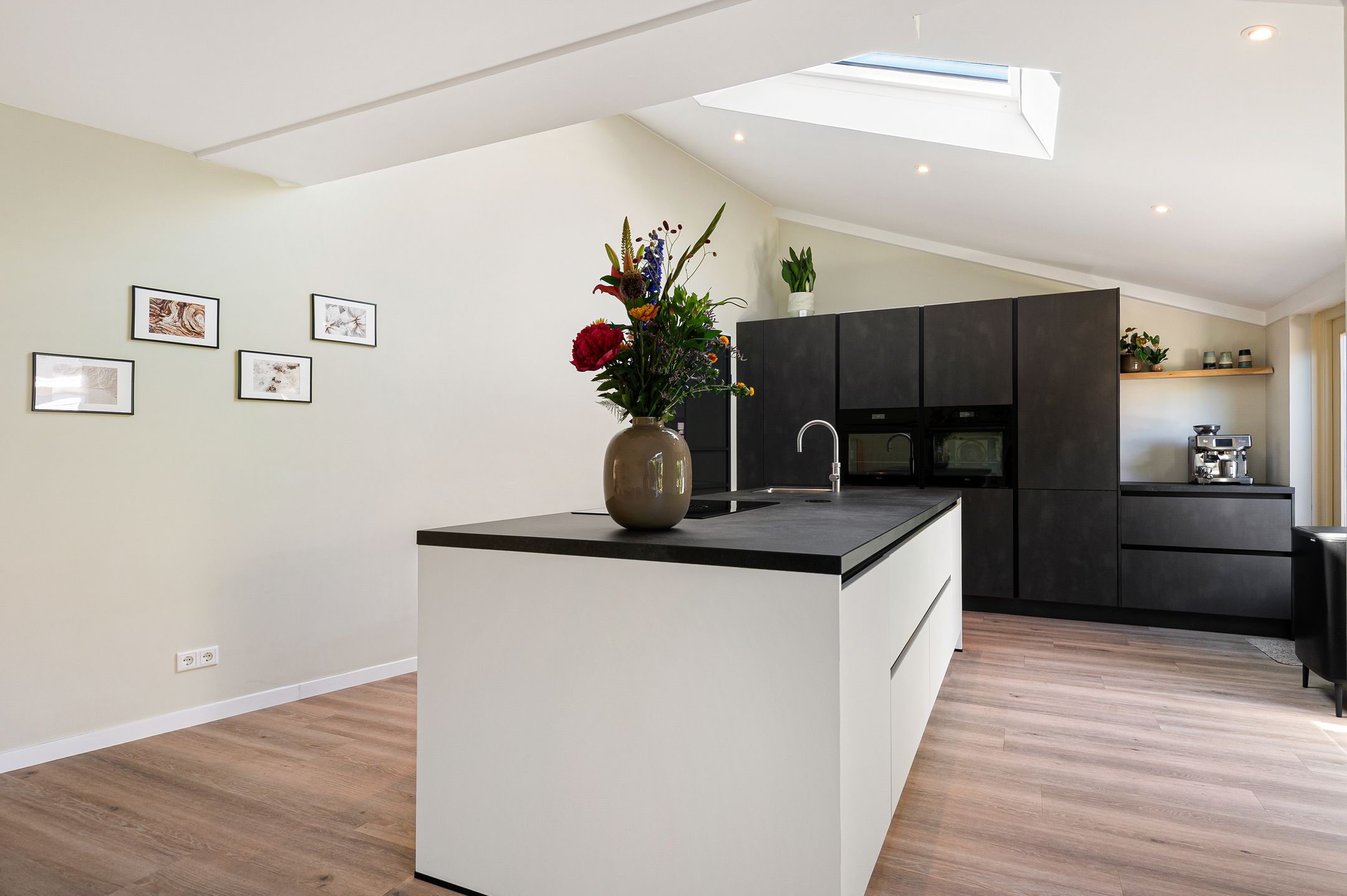 Foto 12 van Haya van Somerensingel 141