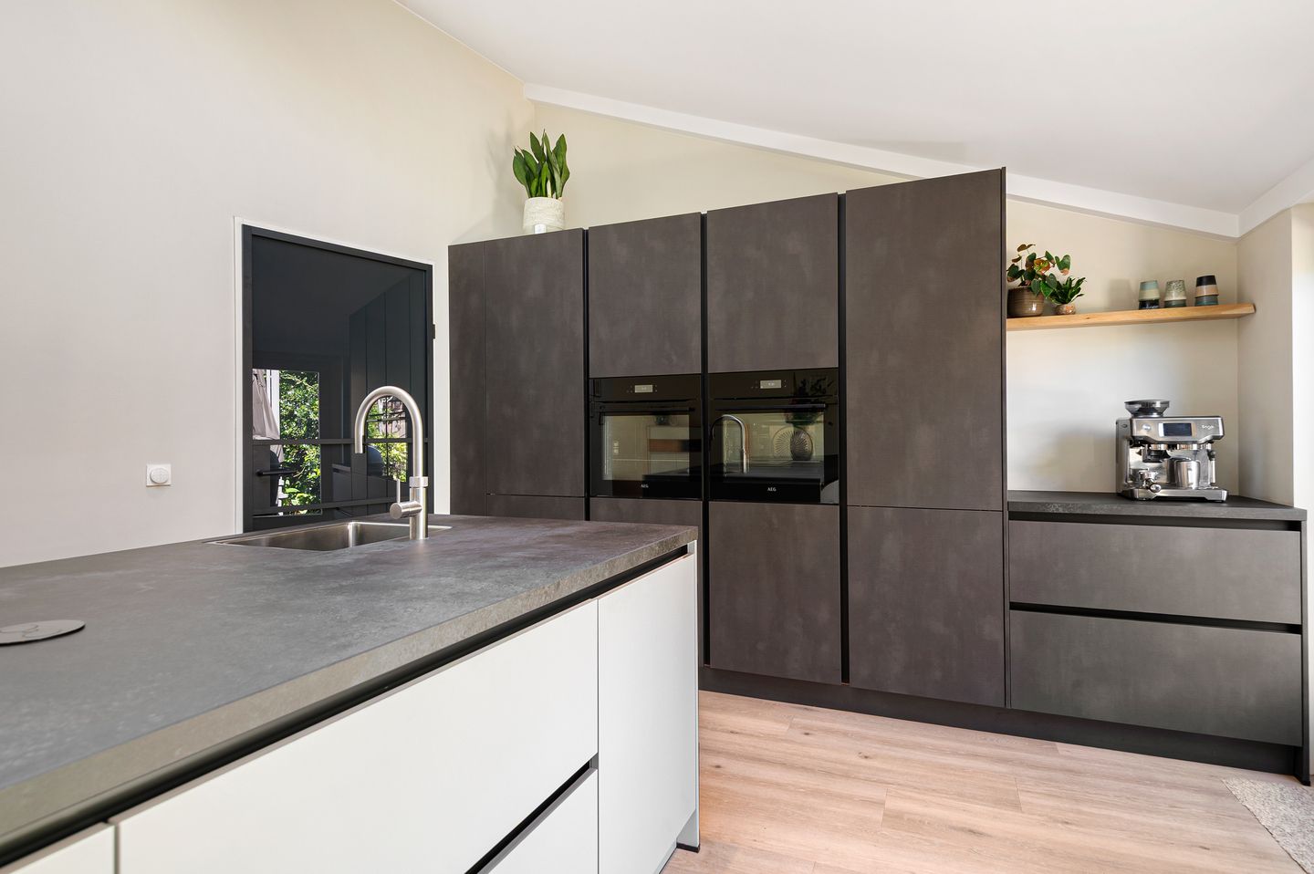 Foto 14 van Haya van Somerensingel 141