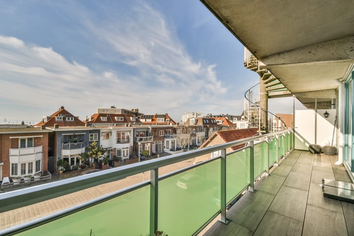 Foto 12 van Stationsplein 17-F15