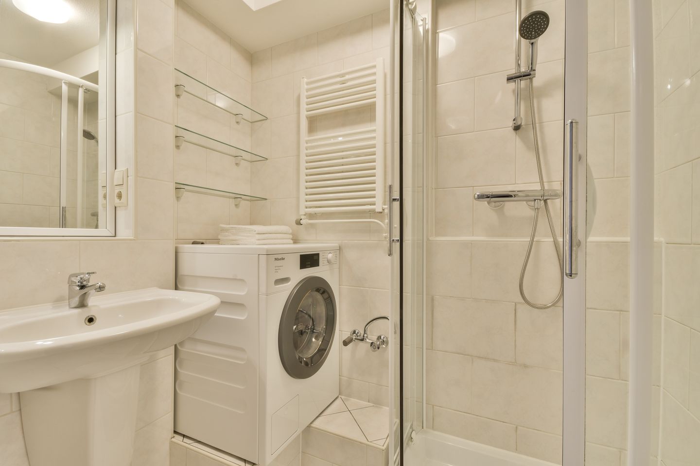 Foto 20 van Stationsplein 17-F15