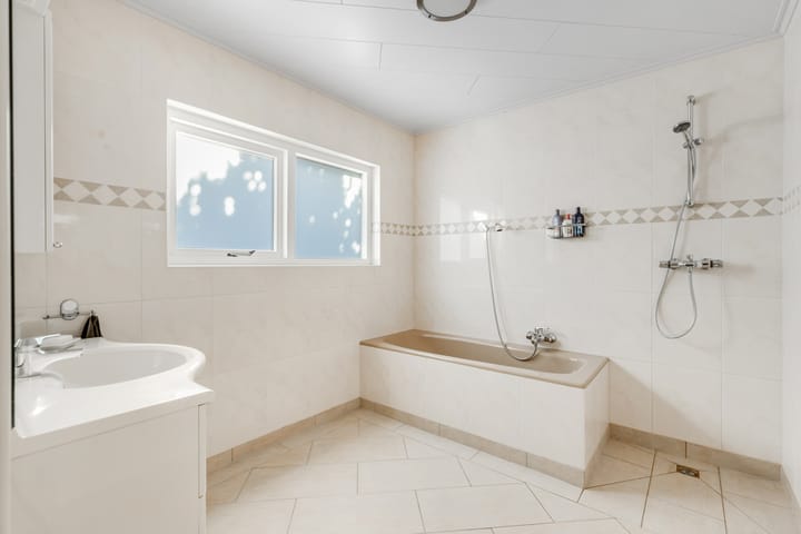 Foto 12 van Lage Valkseweg 110