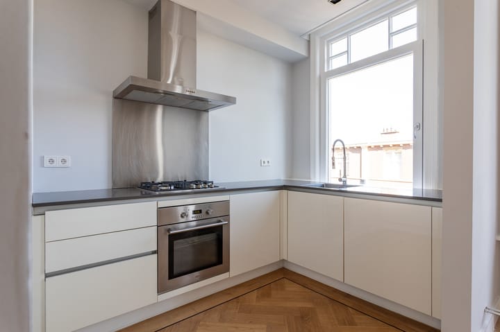 Photo 11 of Javastraat 110-A