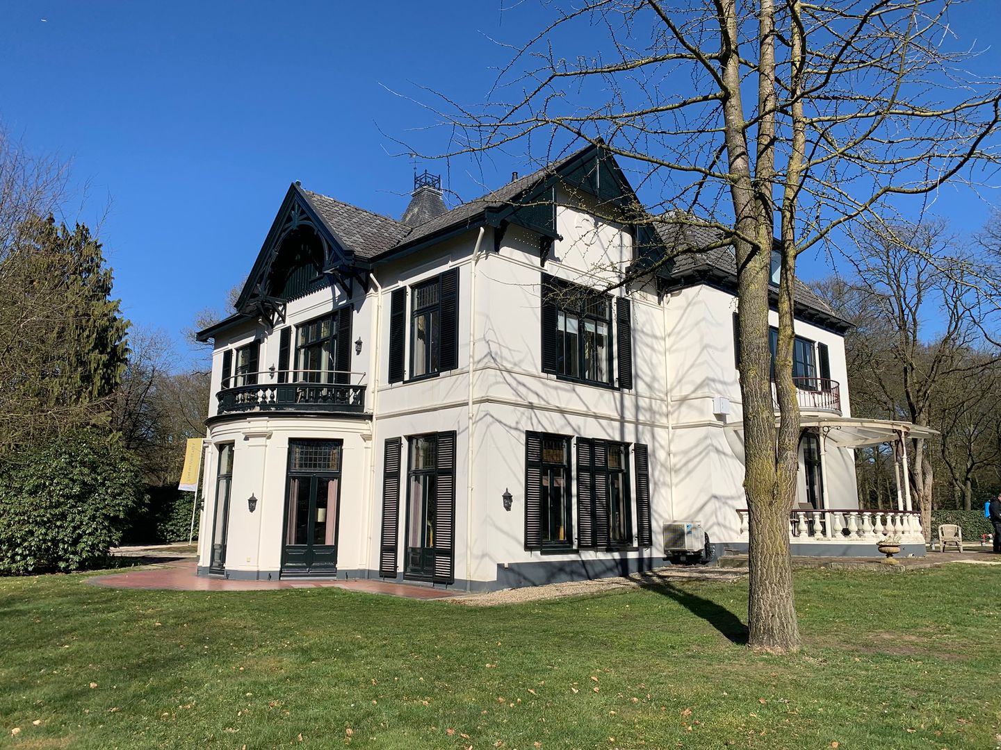 Bekijk foto 3 van Jachthuislaan 55