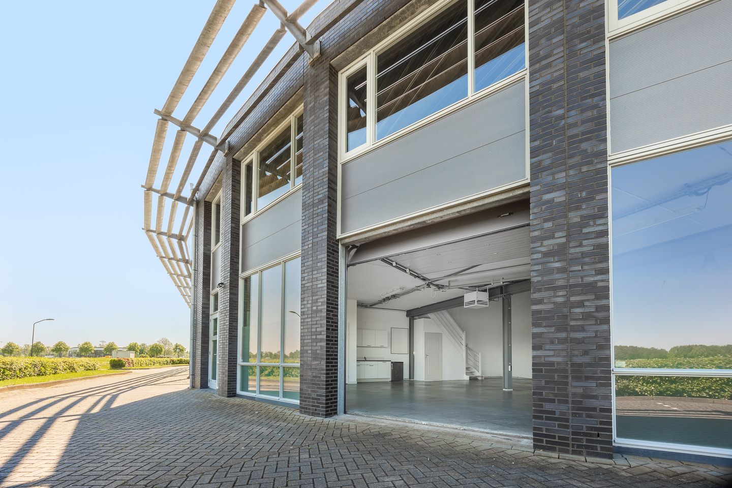 View photo 2 of Apolloweg 2-H