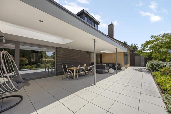 Photo 78 of Julianastraat 26