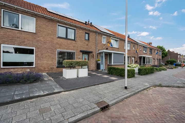 Photo 2 of Prins Bernhardstraat 28