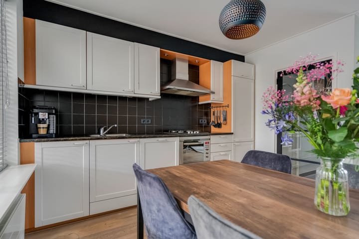 Photo 11 of Prins Bernhardstraat 28