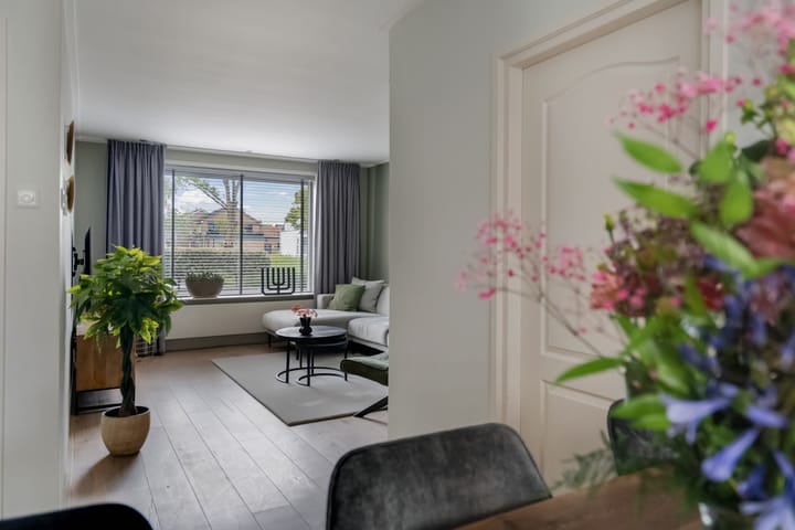 Photo 12 of Prins Bernhardstraat 28