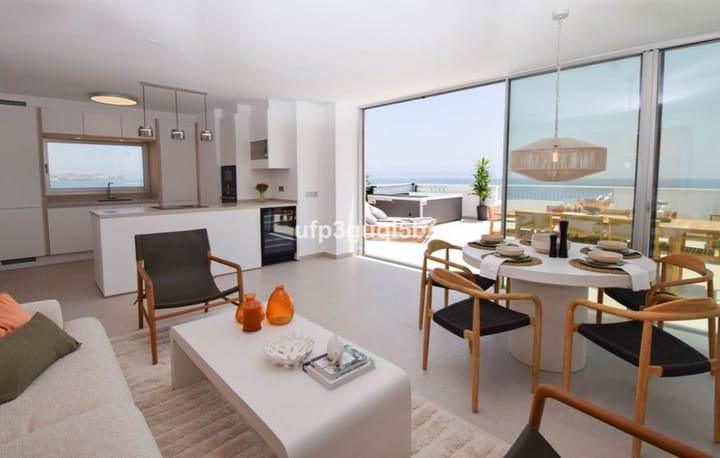 Foto 3 van Avenida Torreblanca 2