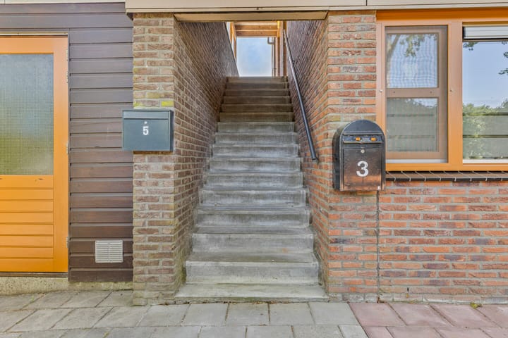 Foto 18 van Azaleastraat 5