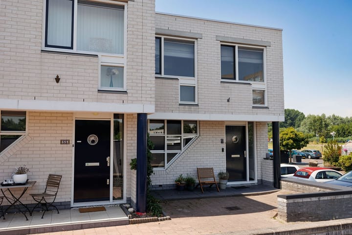 Photo 1 of Carry Pothuiskade 57