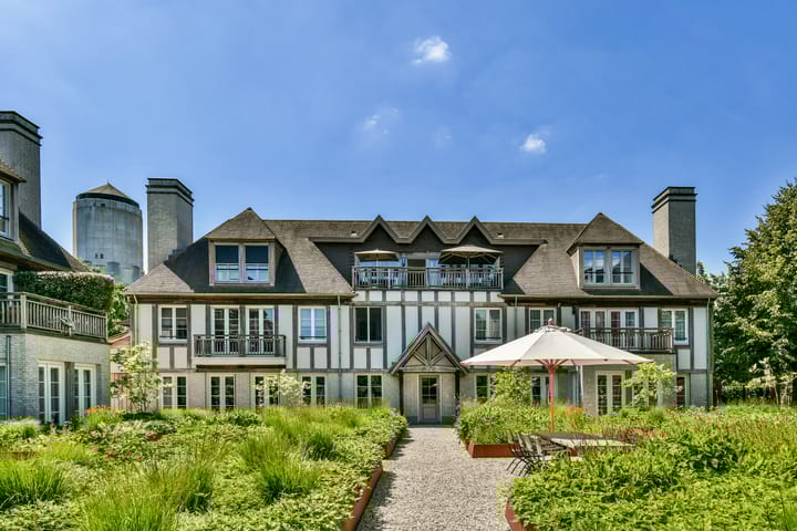 Photo 1 of Overweer 9