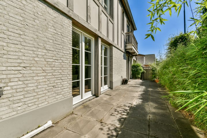 Photo 18 of Overweer 9