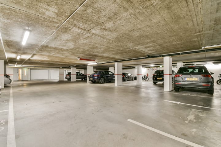 Photo 21 of Overweer 9