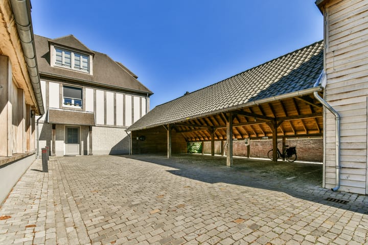 Photo 22 of Overweer 9